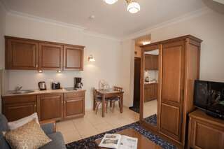 Апартаменты Apartamenty Villa Artis Свиноуйсьце One-Bedroom Standard Apartment B with Balcony-2